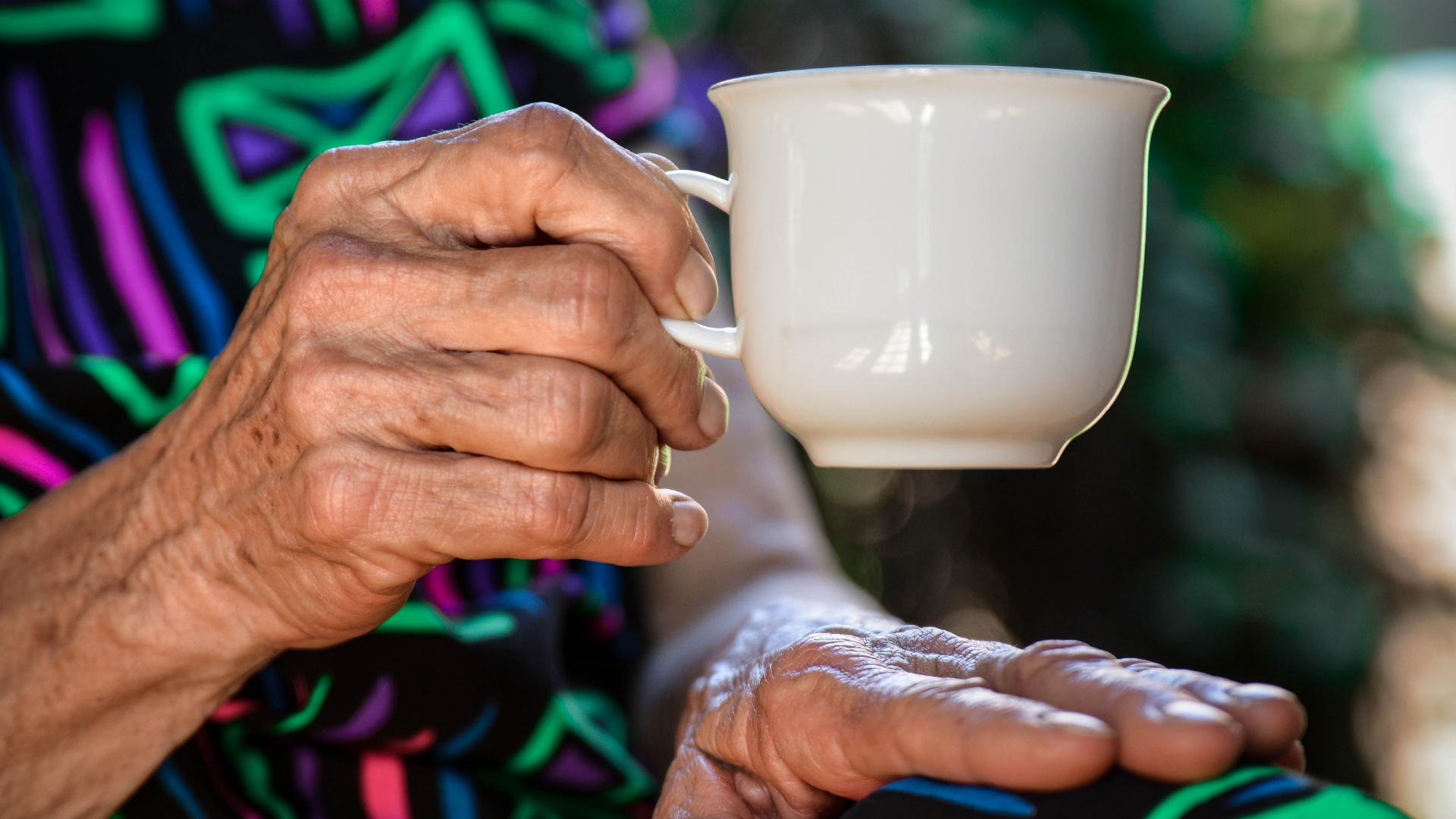 Fill Care Home Beds – Care Home Resident enjoying a cup of tea